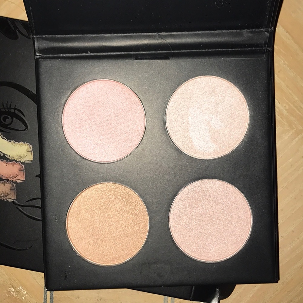 Pearly  pressed powder highlighter